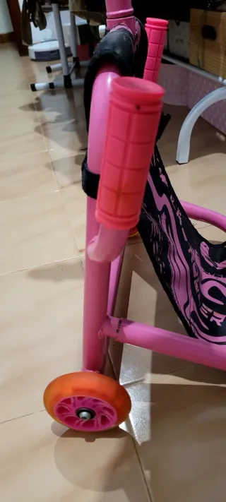 Patinete sentado rosa Biwond Roller