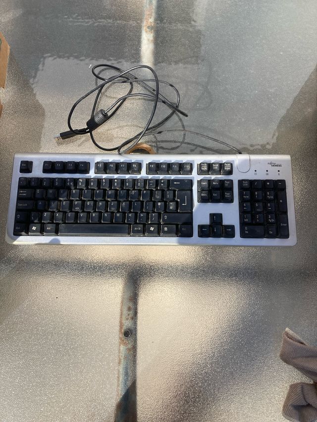 Teclado Fujitsu Siemens S27381-H71-A551