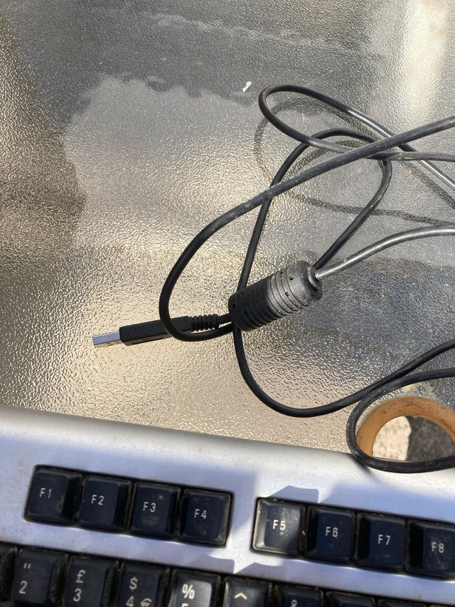 Teclado Fujitsu Siemens S27381-H71-A551