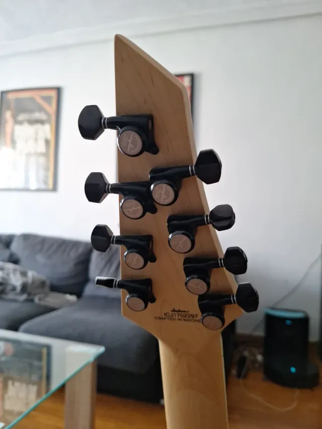 Jackson JS32 8 cuerdas modificada