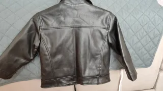 Cazadora niña polipiel negra 3-4 años