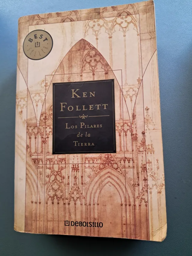 Los pilares de la Tierra (Best Seller) (Spanish...