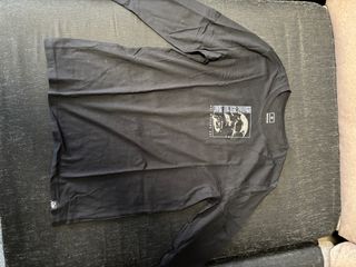 Camiseta manga larga gráfica