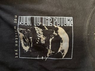 Camiseta manga larga gráfica