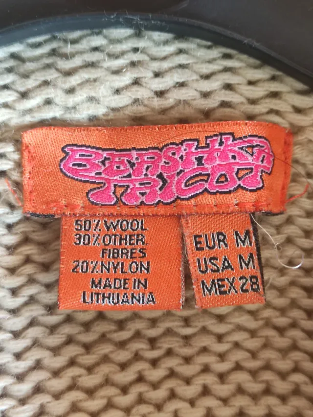 Chaqueta beige de punto con cremallera