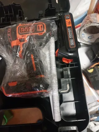 Taladro Black+Decker 18V con Batería y Cargador