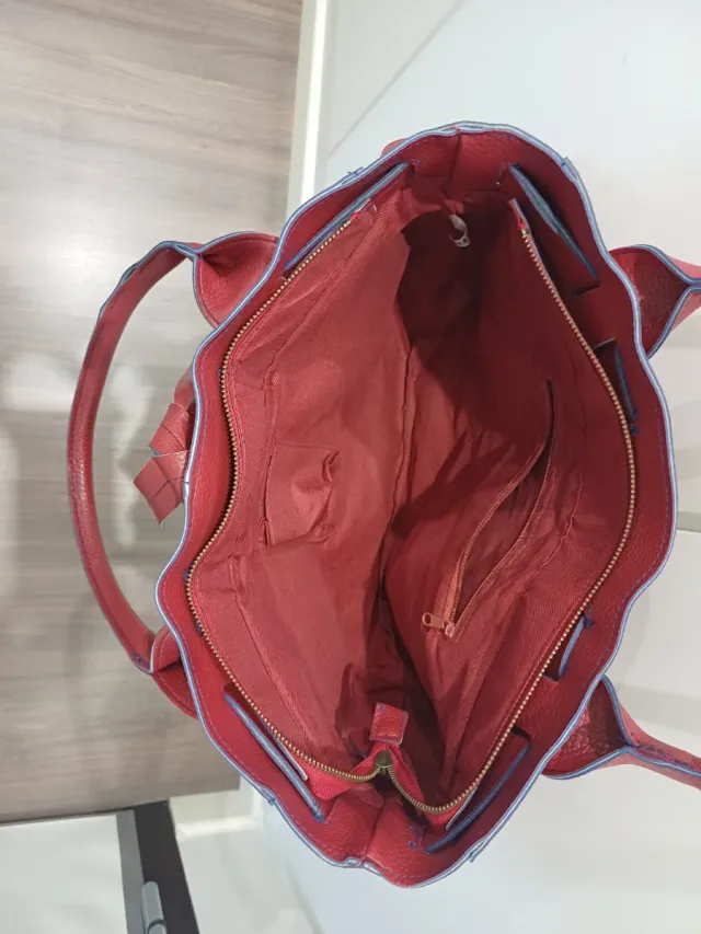 Bolso de mano burdeos con lazo