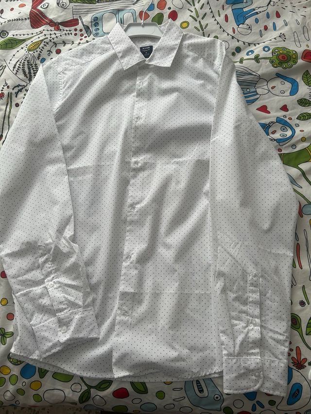 Lote 2 camisas blancas discretas