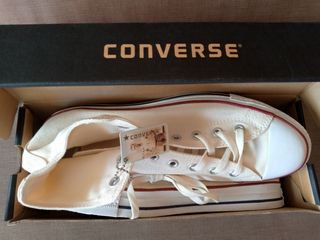 N 46 / Zapatillas nuevas Converse color beige.