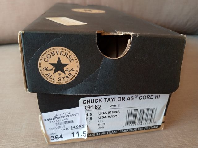 N 46 / Zapatillas nuevas Converse color beige.
