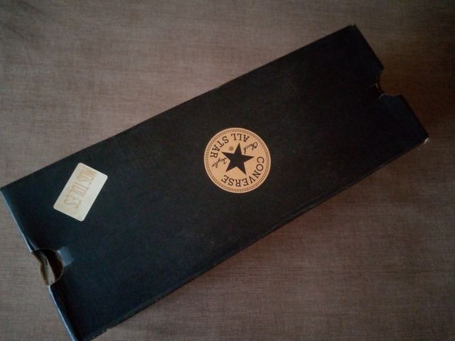 N 46 / Zapatillas nuevas Converse color beige.