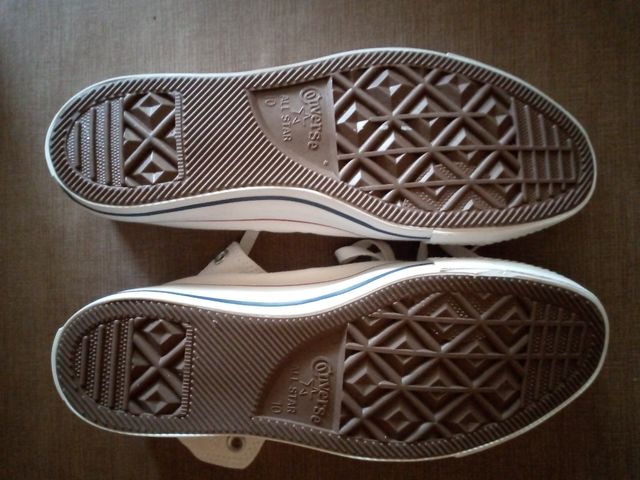 N 46 / Zapatillas nuevas Converse color beige.