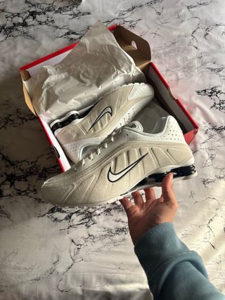 Nike Shox R4 Suede Blanco Goma