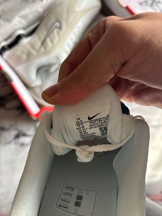 Nike Shox R4 Suede Blanco Goma