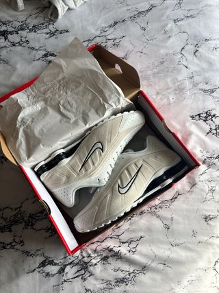 Nike Shox R4 Suede Blanco Goma