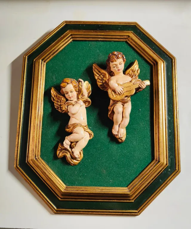 Cuadro de ángeles en yeso