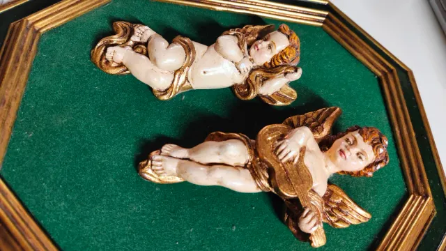 Cuadro de ángeles en yeso