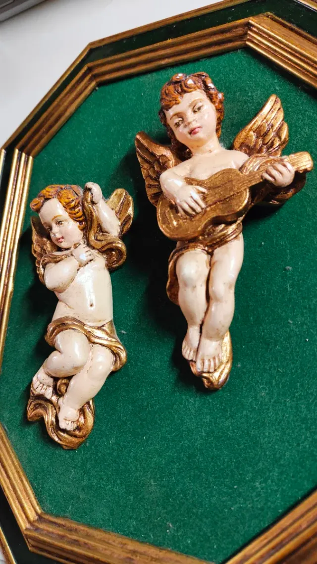Cuadro de ángeles en yeso