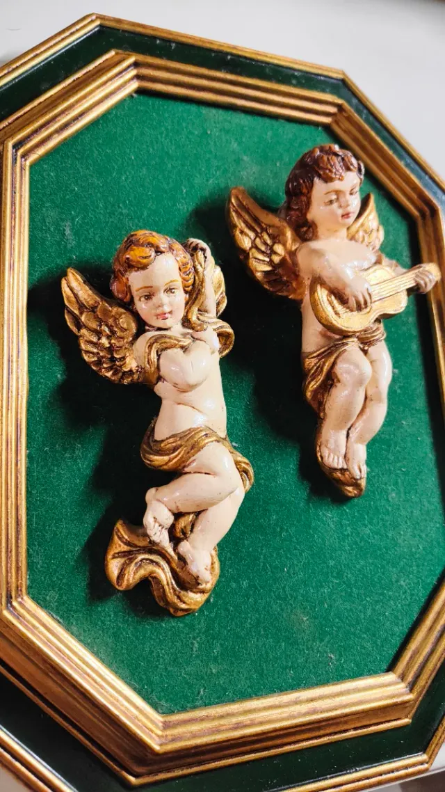Cuadro de ángeles en yeso