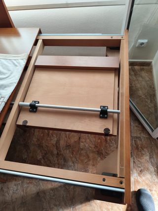 Conjunto Comedor: Mesa, 4 Sillas y bufete