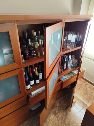 Conjunto Comedor: Mesa, 4 Sillas y bufete