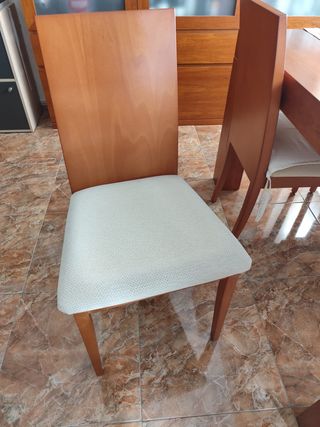 Conjunto Comedor: Mesa, 4 Sillas y bufete