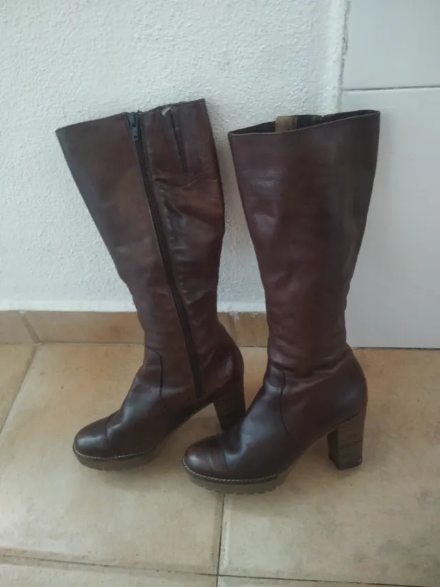Botas altas marrones talla 37