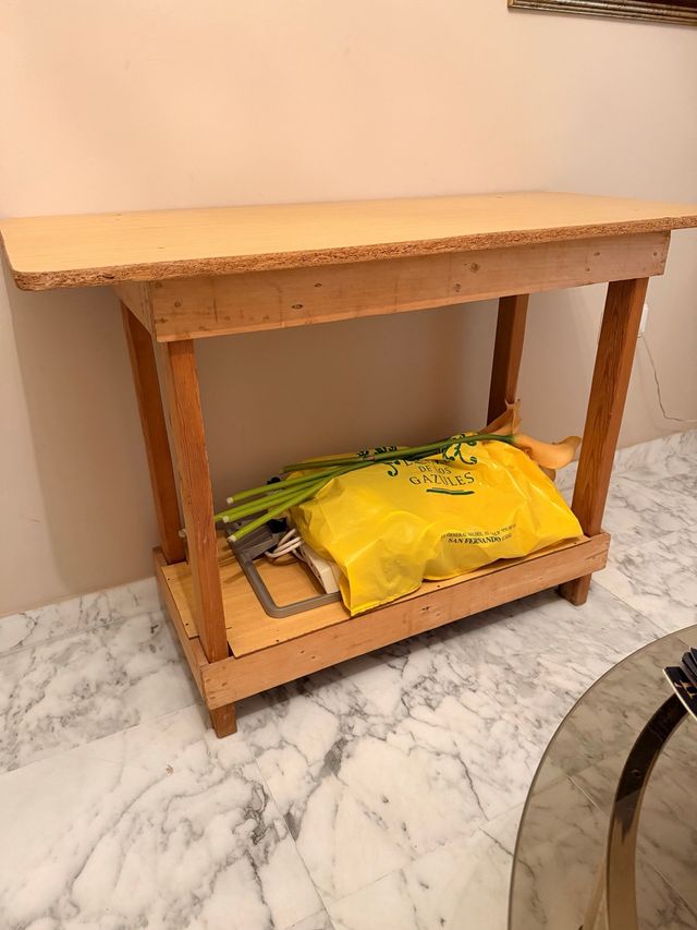Mesa auxiliar de madera