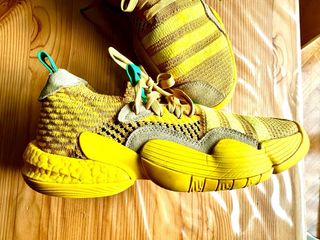 Adidas Trae Young 2.0 Hazy Yellow. 39 1/3