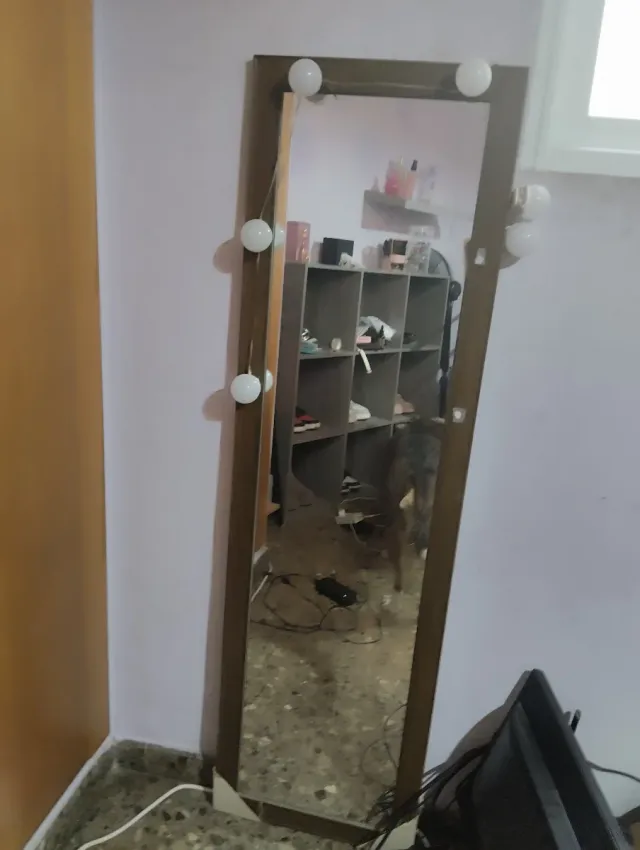 Espejo grande de madera