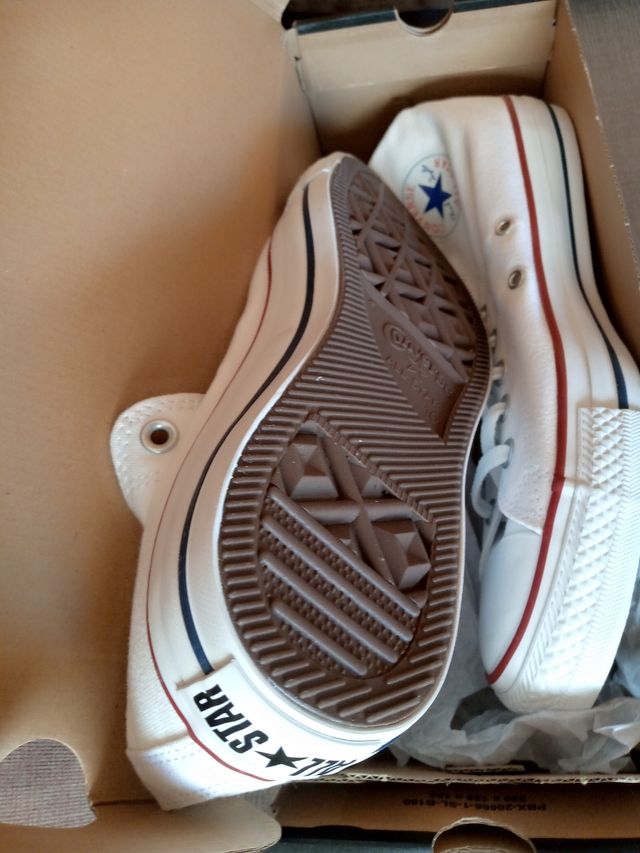 N 44 / Zapatillas nuevas Converse All Star