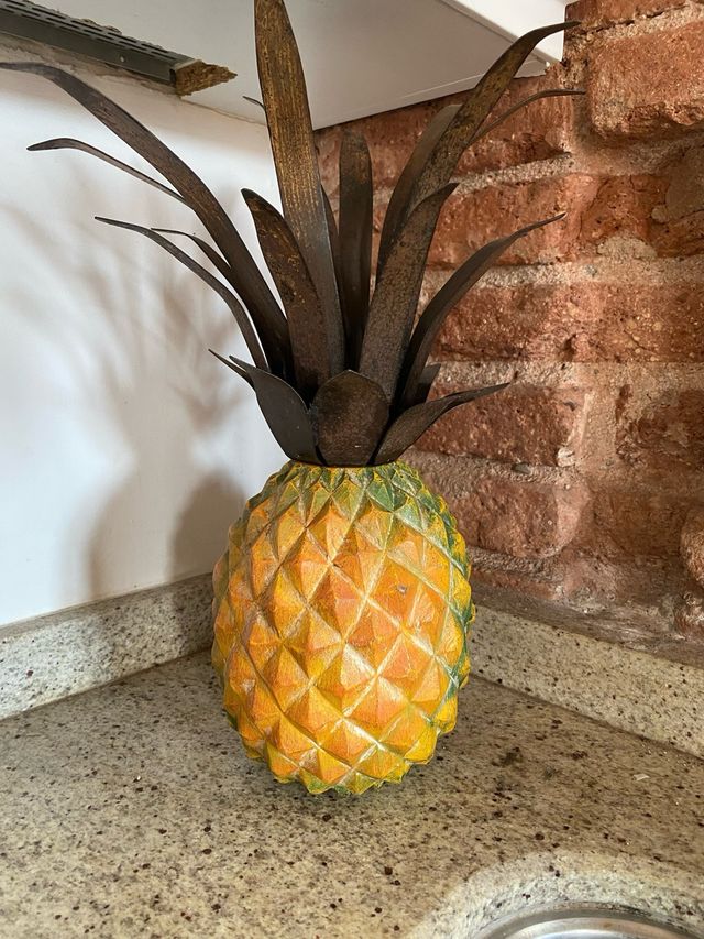 Piña Decorativa Madera y Hierro