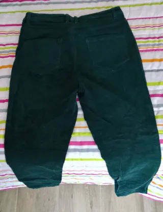 Pantalón pitillo pana verde oscuro