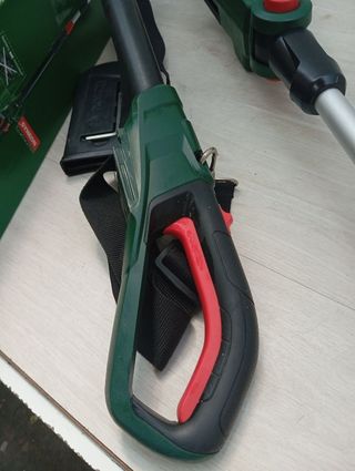 Bosch UniversalChainPole 18 - Sierra de Cadena