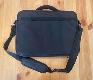 Funda portátil Targus negra y roja