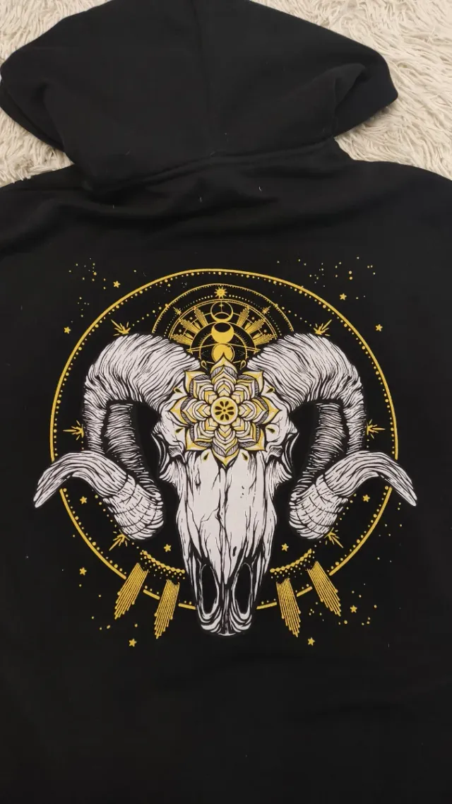 Sudadera con capucha estampada negra