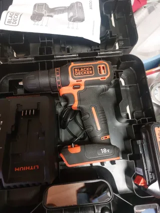 Taladro Black+Decker 18V con cargador y batería