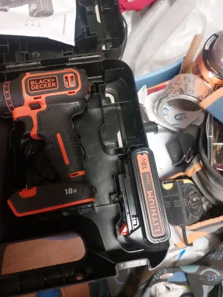 Taladro Black+Decker 18V con cargador y batería