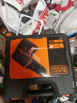 Taladro Black+Decker 18V con cargador y batería
