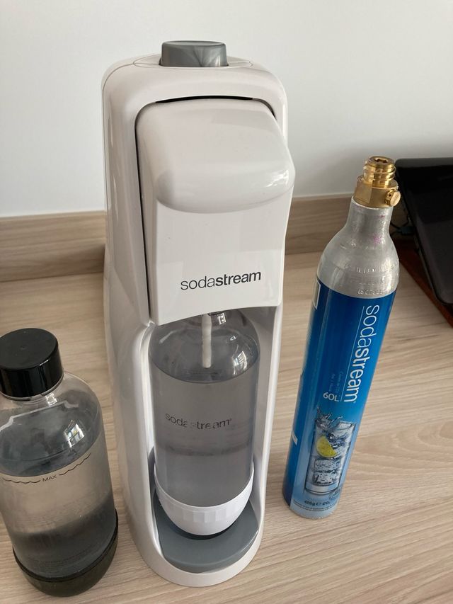 Máquina Sodastream Agua con 2 cilindros y dos bote