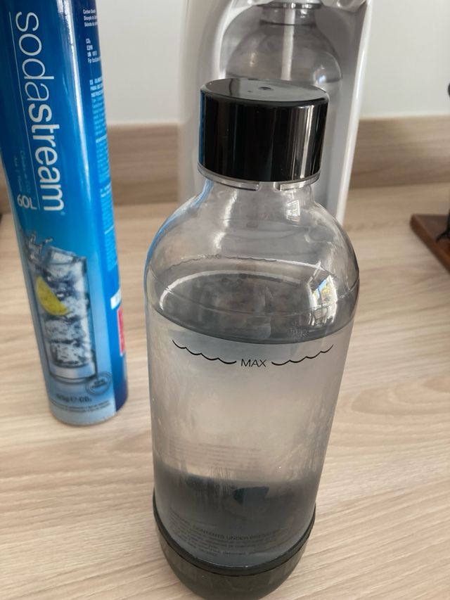 Máquina Sodastream Agua con 2 cilindros y dos bote