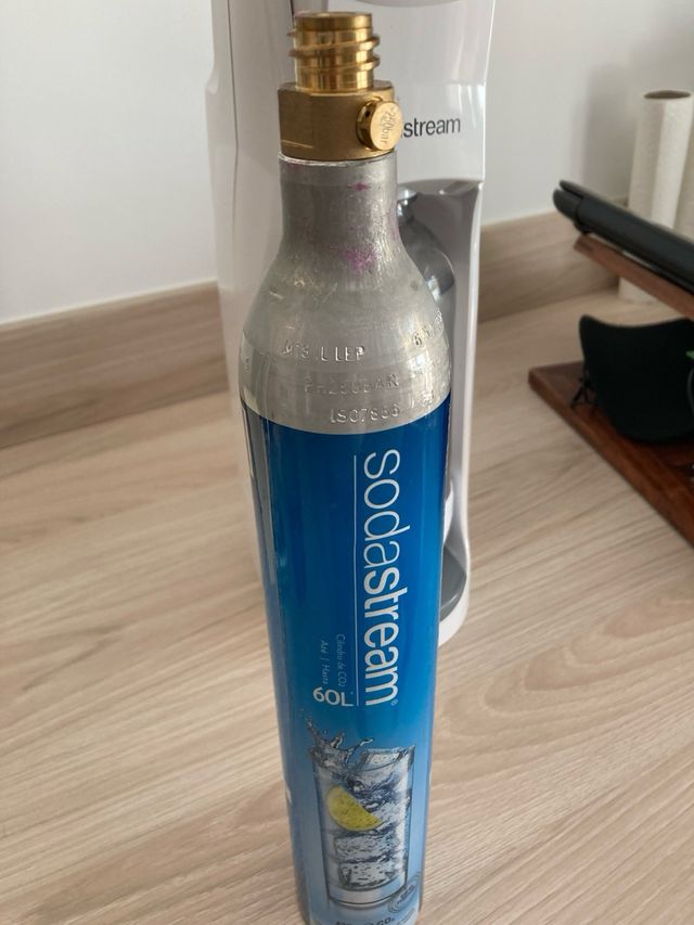 Máquina Sodastream Agua con 2 cilindros y dos bote