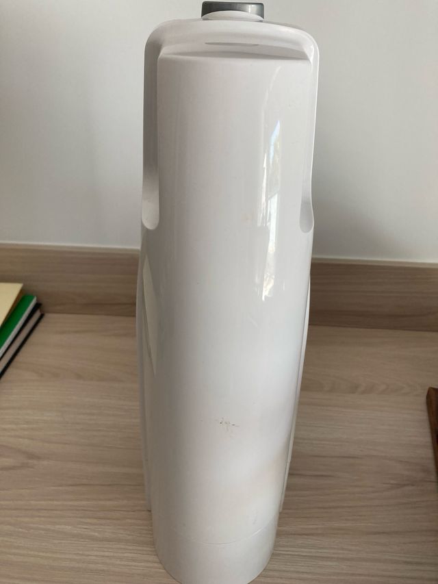 Máquina Sodastream Agua con 2 cilindros y dos bote