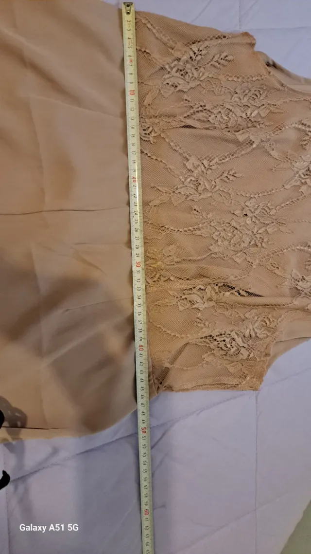 Mono encaje y raso beige/dorado y sobrecamisa