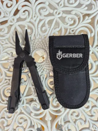 Multiutensile Gerber nero con custodia