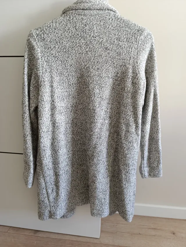 Abrigo fino Stradivarius gris y negro