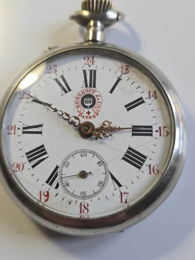 Reloj de bolsillo de plata antiguo