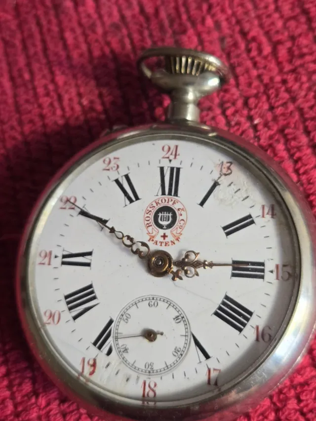 Reloj de bolsillo de plata antiguo