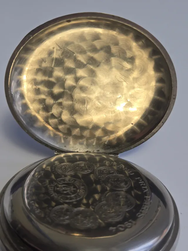 Reloj de bolsillo de plata antiguo