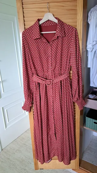 Vestido vintage burdeos lunares con cinturón